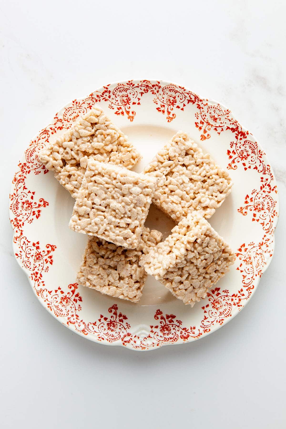 Chai-spiced Rice Krispie treats on a vintage red and white plate.