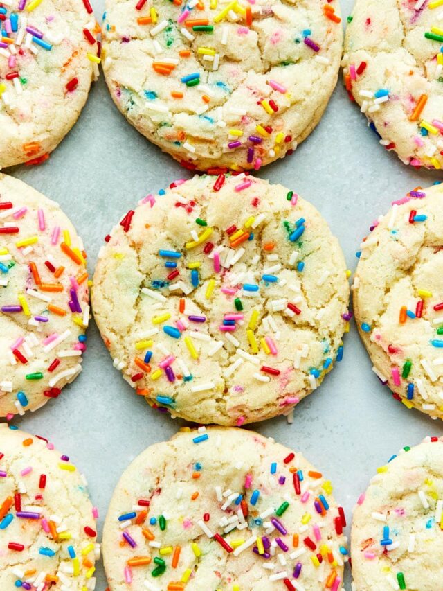 Web story poster image of sugar cookies with sprinkles.