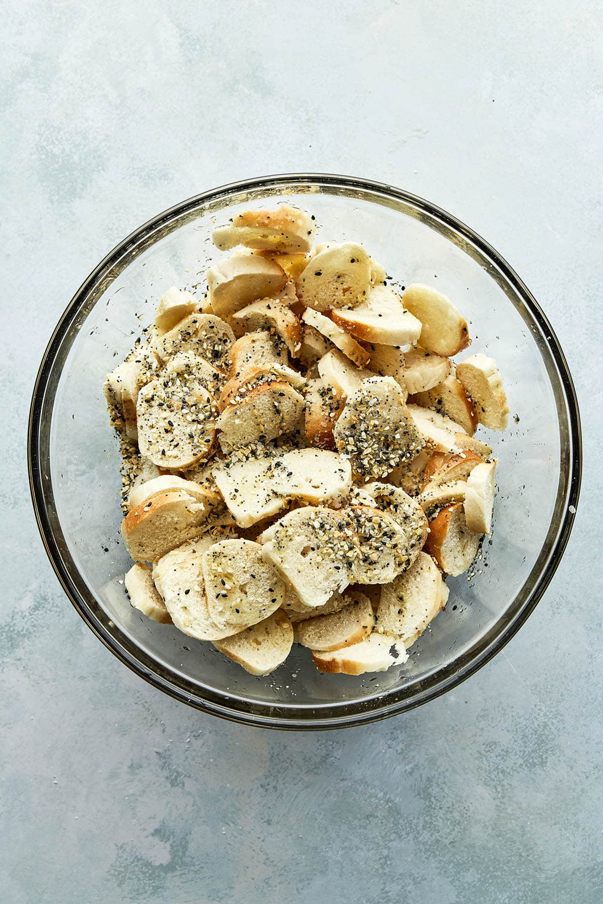 A bowl of bread pieces with everything bagel seasoning.