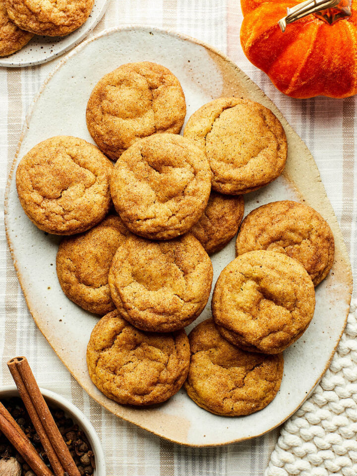 A platter of pumpkin snickerdoodles cookies.